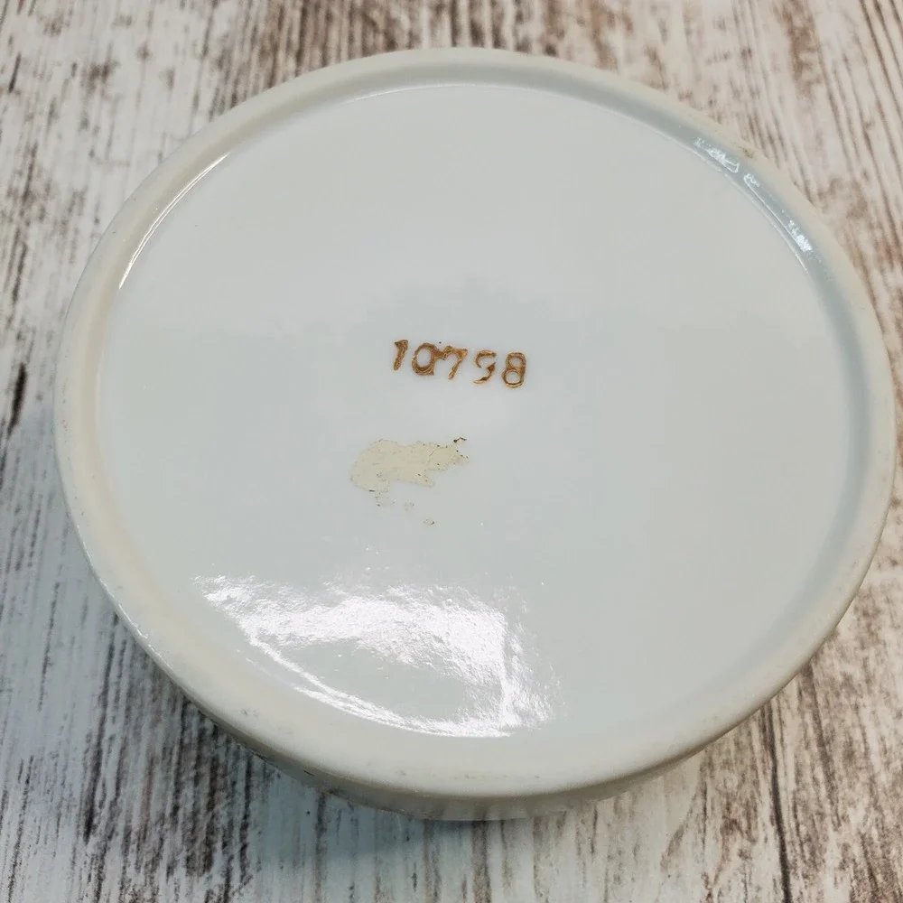 Vintage Porcelain Round Trinket Box Grapes Leaves Leaf Design Gold Trim #10798